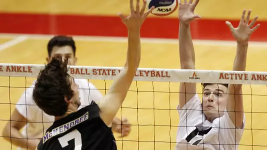 Men's Volleyball Defeats McKendree in Straight Sets