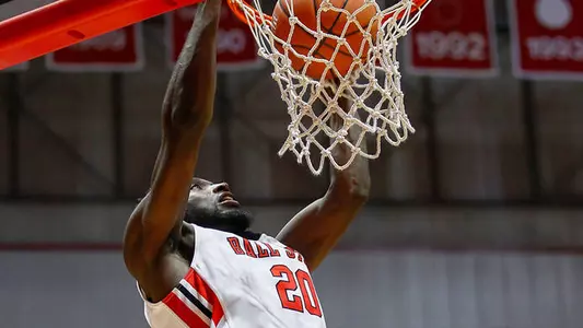 Shots Won't Fall in Men's Hoops Loss at Ohio