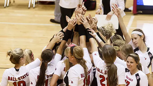 Volleyball Fights Off Chippwas For Saturday Win