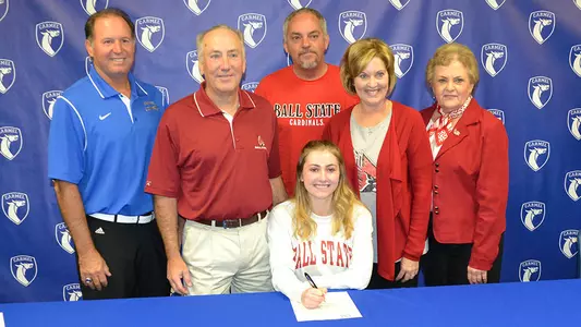 Women?s Golf Signs Carmel?s Alyssa Cook