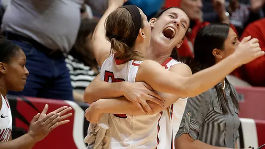 Strong Shooting Lifts WBB Past Evansville, 76-70