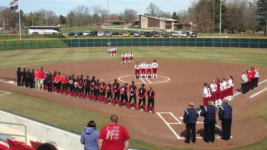 Softball Splits Wednesday Doubleheader at Indiana