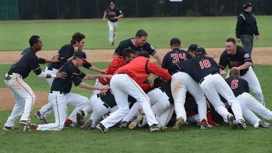 Baseball Wins MAC CHAMPIONSHIP with 4-3 Victory