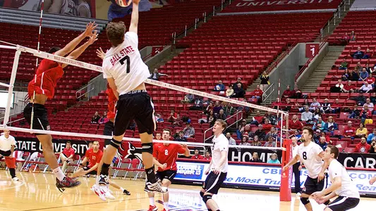Men?s Volleyball Sweeps Sacred Heart 3-0