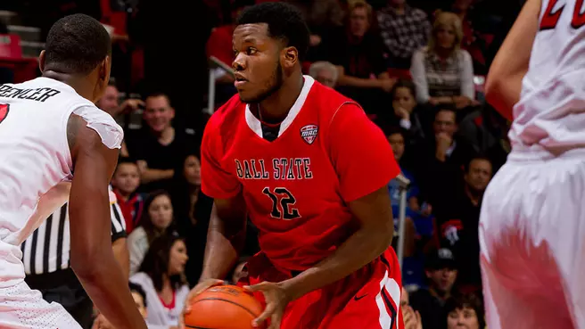 Shorthanded Men?s Hoops Shows Fight at Akron