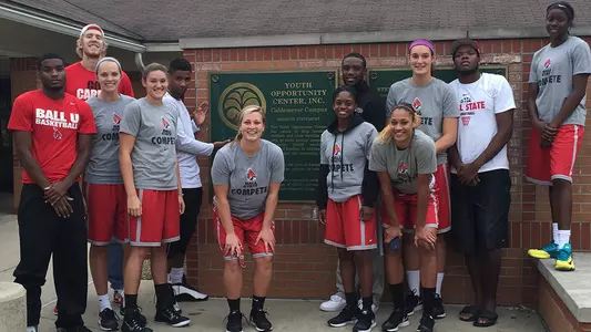 WBB & MBB Begin Season With Community Service At YOC