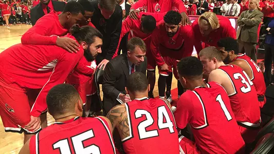 Bradley Rallies Past Men?s Hoops in Opener, 54-53