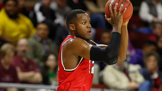 Men?s Hoops Closes Strong to Defeat SC State, 72-60