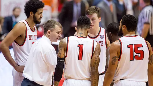 Men's Hoops' Six-Game Streak Snapped by Pepperdine