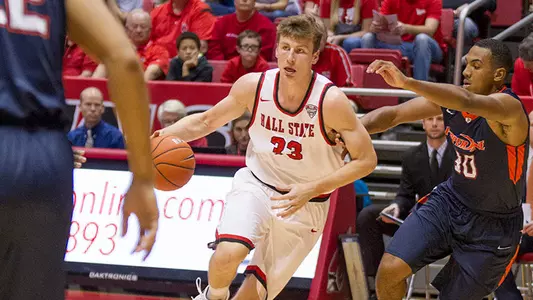 Men's Hoops Moves to 9-4 with Win over Chicago State