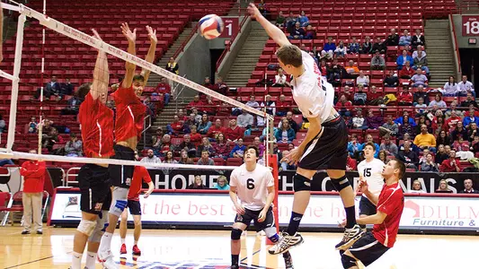 Men?s Volleyball Narrowly Sweeps Lindenwood