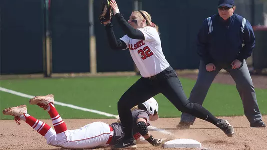 Softball Loses Both Ends of Saturday Doubleheader