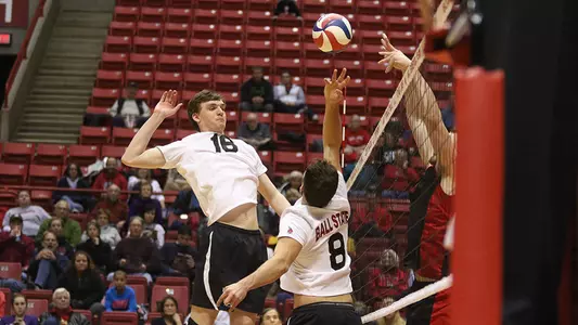 Men's Volleyball Downs UC-San Diego In 3-0 Road Win
