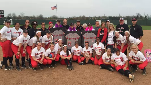 Softball Celebrates Senior Day With Saturday Split