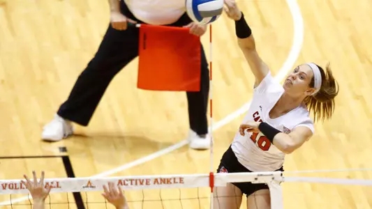 Volleyball Opens Season with 3-0 Loss to Youngstown State