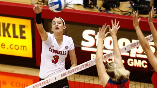 Goodsel Blasts 17 Kills in Volleyball?s Loss to South Dakota