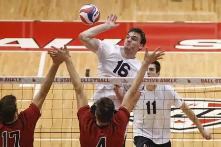 Men?s Volleyball Remains Undefeated In Conference With 3-2 Win