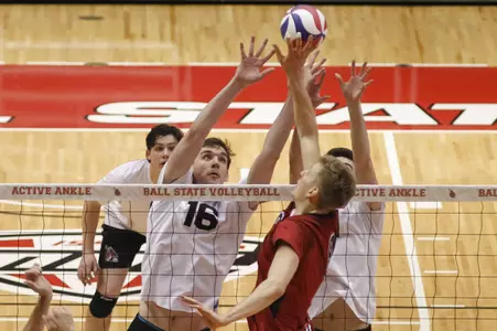 Men?s Volleyball Drops Five-Setter To Saint Francis