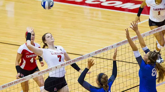 Volleyball Falls Short in 3-2 Thriller versus Murray State