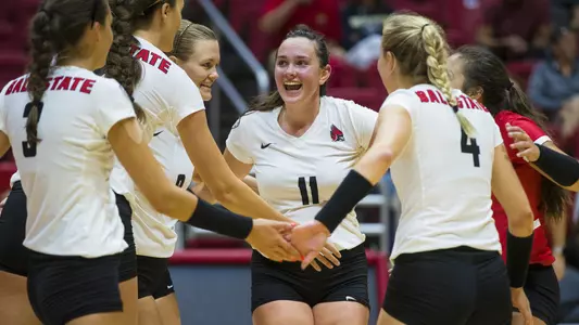 WVB Team Huddle w/Seaman Focus