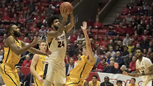 Cardinals win at Worthen.