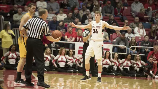 Cardinals win at Worthen.