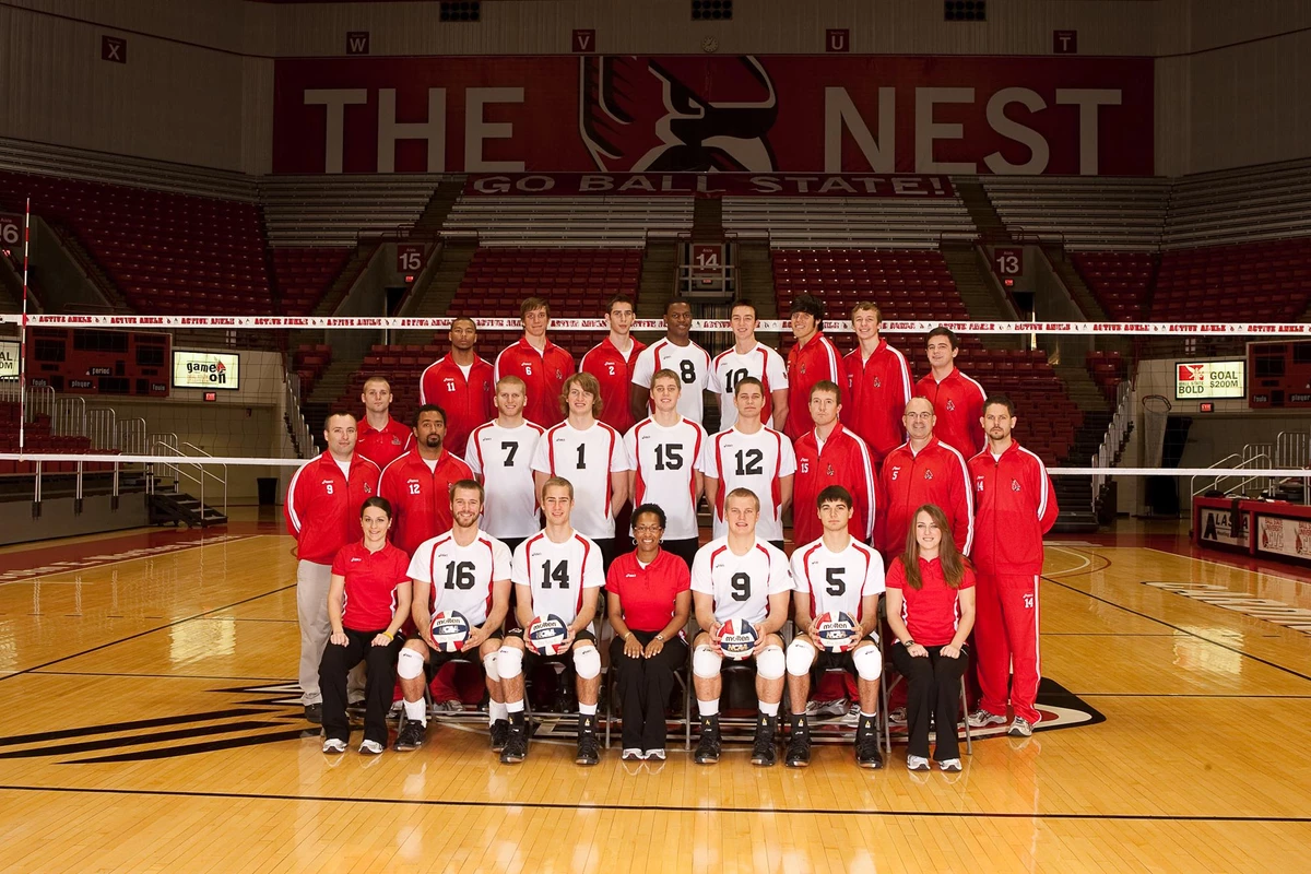 2010 Men's Volleyball Team Photo