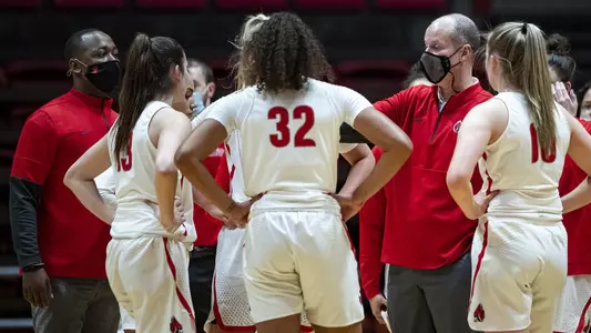 WBB vs. Akron Team Huddle