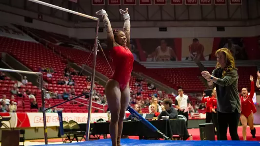 Zoe Middleton in Red vs. White