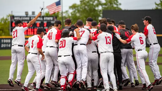 BaseballCelebrationOhioMACTournament