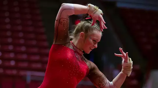 Hannah Ruthberg - Floor in 2023 Red v White