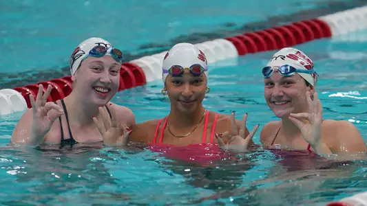 Women's Swimming - Pool Chirp