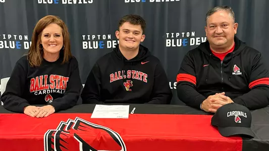 Gavin Hare signing w parents