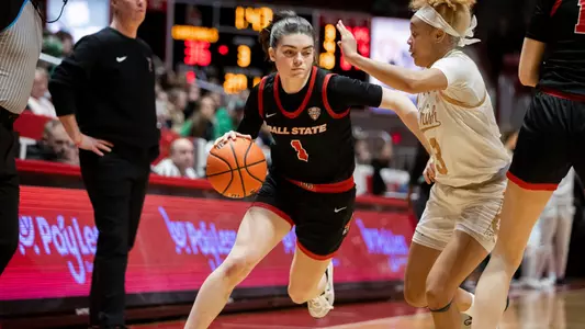 The Ball State women's basketball team competes against Notre Dame in Worthen Arena on November 24, 2023 . Photo by Bobby Ellis.