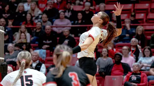 Madison Buckley Attacking