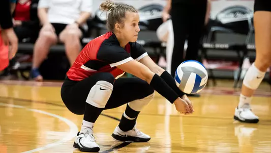 Paige Busick digs ball vs. Purdue Fort Wayne