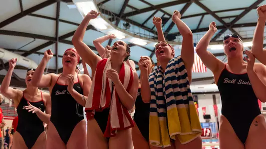 Women's Swimming & Diving Cheering