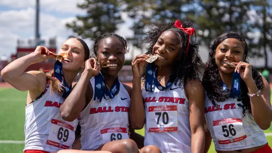 4x100m Relay Team Gold
