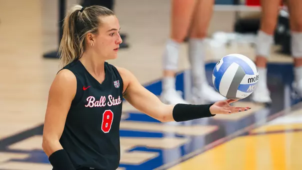 Lindsey Green serving at Kent State