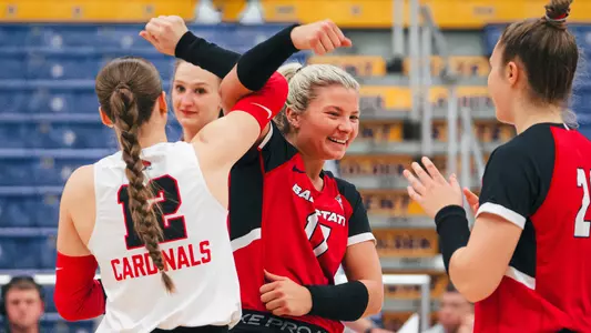 Camryn Wise and Sophie Ledbetter celebrate at Kent State