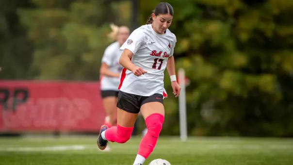 Mary Jane Keller dribbles the ball