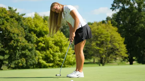 Elizabeth Coleman putting during Ball State Women's Golf's photo day at the Delaware Country Club