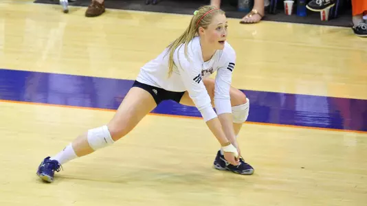 Volleyball Splits with Sacramento State and Fairleigh Dickinson on First Day of La Salle Invitational