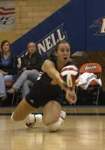 Bucknell Volleyball Bests Holy Cross, 3-2