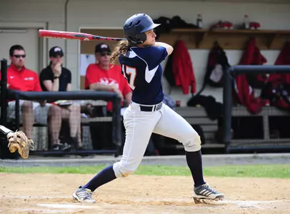 Softball Splits Two Games for the Third Straight Day