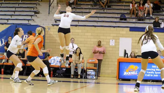 Volleyball Completes Third Straight 2-1 Weekend