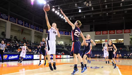Women's Basketball Upsets Bowling Green 53-52 in Season Opener