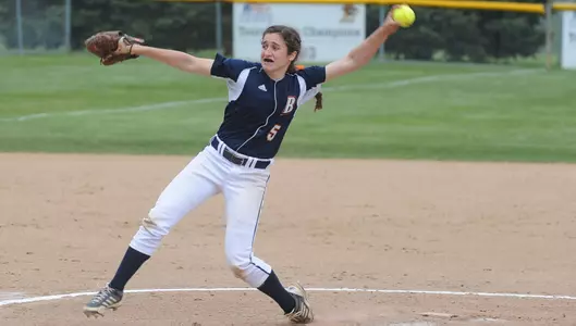 Softball Heads South for Three-Day UNC Wilmington Beach Bash
