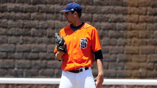 Baseball Defeats Liberty 5-2 to Win NCAA Regional Game for Second Time