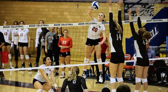 Volleyball Outlasts Lafayette in Five Sets